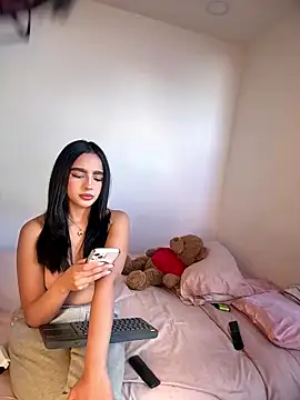 Snapshot of BelaXMeganOfficial chatting on 01-14-26, 09:42 BelaXMeganOfficial online show from 01-14-26, 09:42