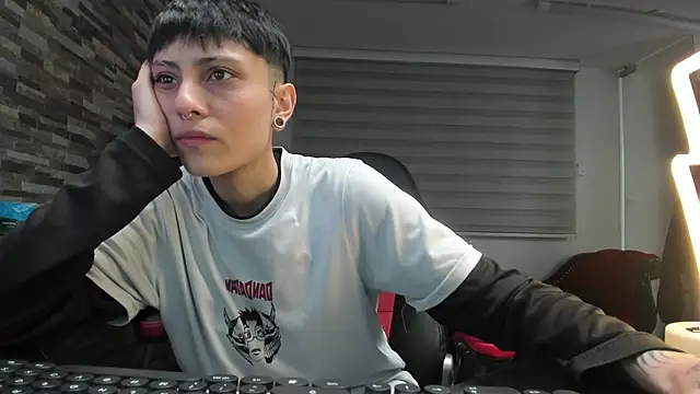 Snapshot of BelaXMeganOfficial chatting on 06-12-26, 02:49 BelaXMeganOfficial online show from 06-12-26, 02:49