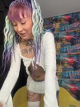 Tattoo  Moon online show from 04-17-26, 12:24