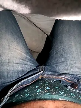 Snapshot of DominantSnowball44 chatting on 12-14-25, 05:40 DominantSnowball44 online show from 12-14-25, 05:40