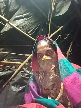 Snapshot of Hot-piau chatting on 12-13-25, 08:47 Hot-piau online show from 12-13-25, 08:47