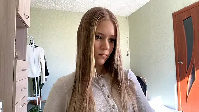 ZaidaSchwarten online show from 04-22-26, 01:45