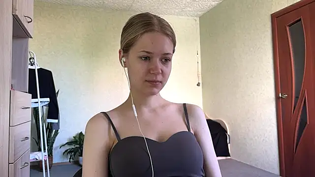 ZaidaSchwarten online show from 05-24-26, 05:23