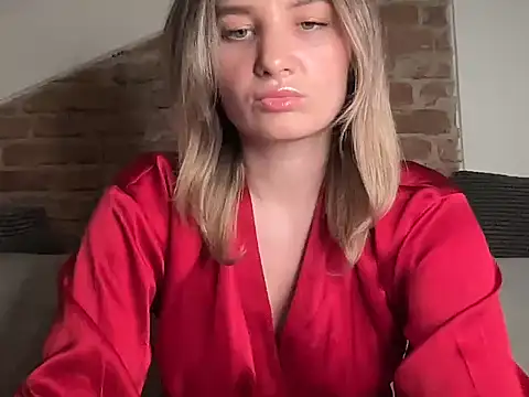 Snapshot of Heiva01 chatting on 12-14-25, 05:07 Heiva01 online show from 12-14-25, 05:07