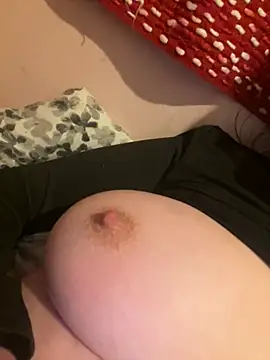 Snapshot of hollyxxx12 chatting on 03-11-26, 08:59 hollyxxx12 online show from 03-11-26, 08:59