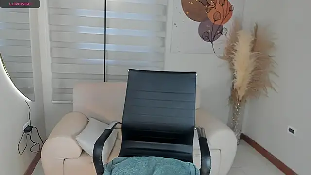 Snapshot of ValerieAustin chatting on 12-23-24, 09:08 ValerieAustin online show from 12-23-24, 09:08