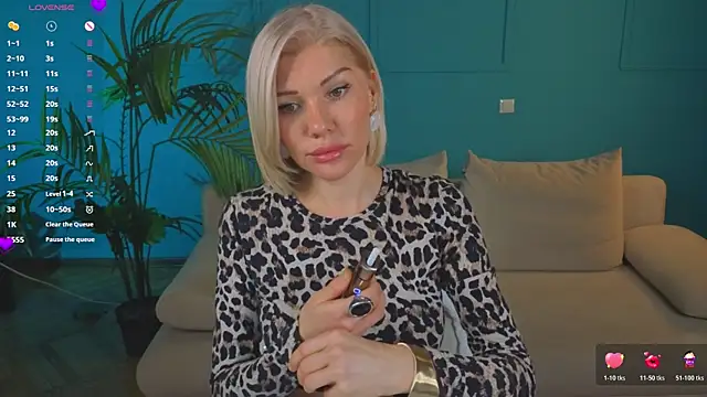 Snapshot of Lindsi_Luvviv chatting on 06-22-26, 04:37 Lindsi Luvviv online show from 06-22-26, 04:37