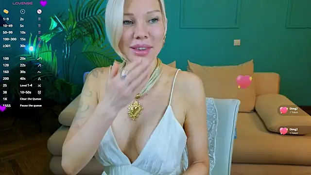 Snapshot of Lindsi_Luvviv chatting on 07-03-26, 04:35 Lindsi Luvviv online show from 07-03-26, 04:35