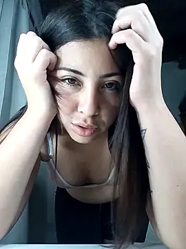 Snapshot of emmacurvyhot chatting on 12-15-25, 04:22 emmacurvyhot online show from 12-15-25, 04:22