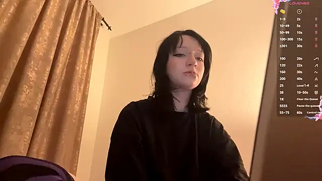 Snapshot of Shine_Luna chatting on 01-10-26, 08:21 Shine Luna online show from 01-10-26, 08:21