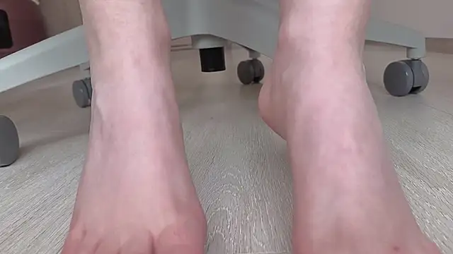 Snapshot of Feetbeth chatting on 12-15-25, 07:40 Feetbeth online show from 12-15-25, 07:40