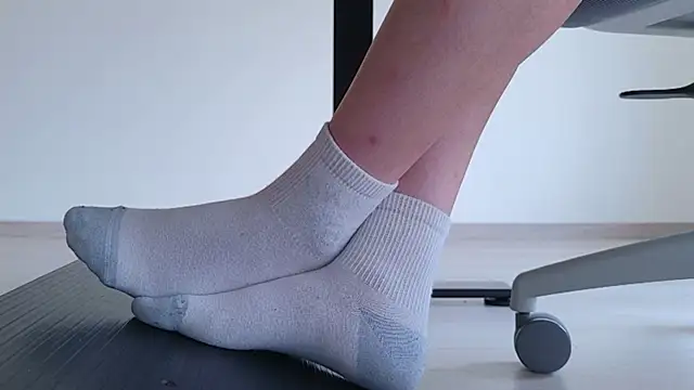 Snapshot of Feetbeth chatting on 05-27-26, 04:15 Feetbeth online show from 05-27-26, 04:15