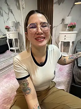 Annyhathatway online show from 05-16-26, 01:13