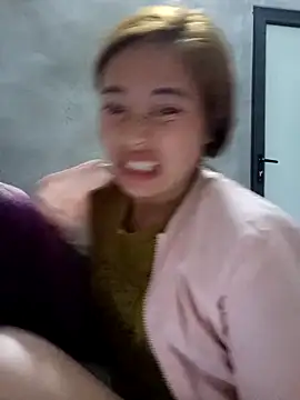 Snapshot of little-effy chatting on 12-15-25, 05:17 little-effy online show from 12-15-25, 05:17