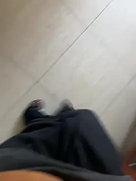 Snapshot of Comeonmyhouse22cm chatting on 02-02-26, 04:27 Comeonmyhouse22cm online show from 02-02-26, 04:27