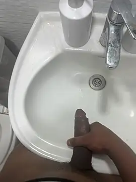 Snapshot of Comeonmyhouse22cm chatting on 02-10-26, 06:17 Comeonmyhouse22cm online show from 02-10-26, 06:17