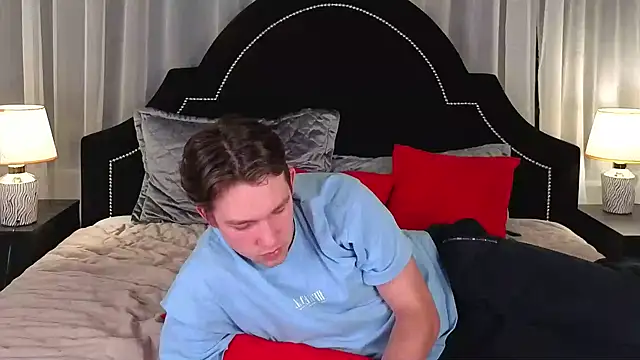 Snapshot of JamesRaww chatting on 12-15-25, 04:44 JamesRaww online show from 12-15-25, 04:44