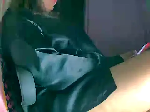 Snapshot of butterflyslay chatting on 12-13-25, 09:09 butterflyslay online show from 12-13-25, 09:09