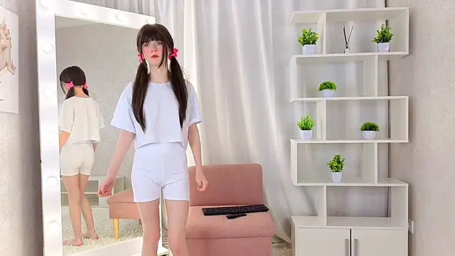 Snapshot of ViollaBloom chatting on 02-10-26, 08:46 ViollaBloom online show from 02-10-26, 08:46