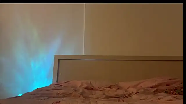 Vanessa foxii online show from 12-17-25, 08:15