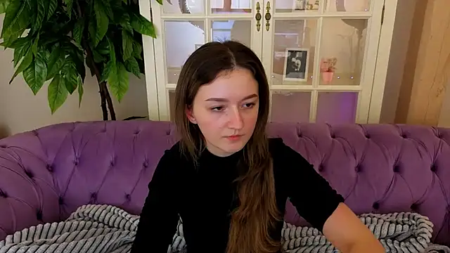 Snapshot of CyrenaLuxe chatting on 03-20-26, 06:24 CyrenaLuxe online show from 03-20-26, 06:24