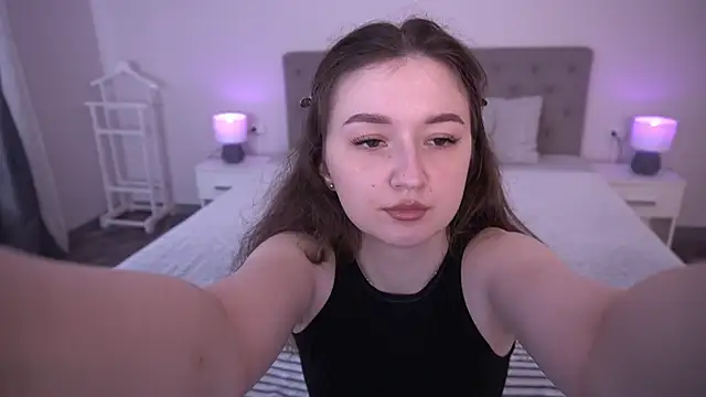 Snapshot of CyrenaLuxe chatting on 06-04-26, 05:46 CyrenaLuxe online show from 06-04-26, 05:46