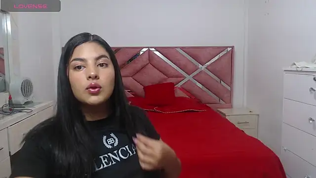 Snapshot of Brittany_Hot chatting on 12-16-25, 04:23 Brittany Hot online show from 12-16-25, 04:23