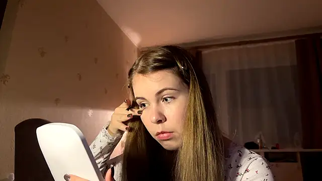 Snapshot of MaevAmy chatting on 12-17-25, 02:45 MaevAmy online show from 12-17-25, 02:45