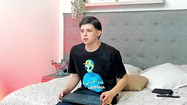 Snapshot of sebastamayo_ chatting on 02-25-26, 04:55 sebastamayo online show from 02-25-26, 04:55