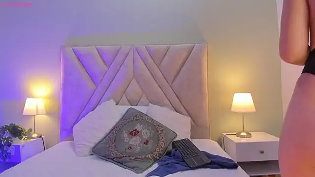 Amelia Saenz  online show from 04-16-26, 07:14