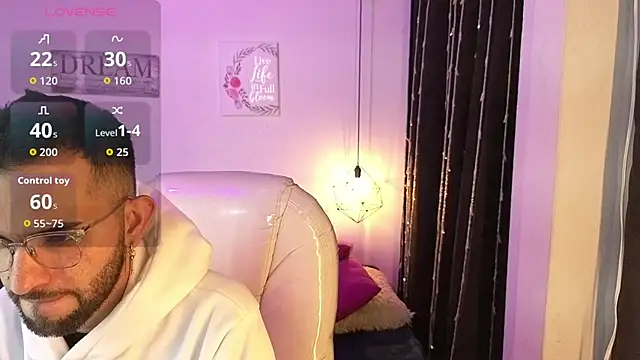 Snapshot of annie_and_ryan chatting on 02-28-26, 04:13 annie and ryan online show from 02-28-26, 04:13