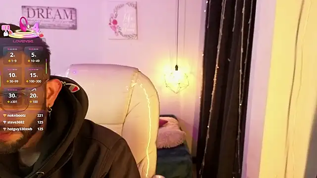 Snapshot of annie_and_ryan chatting on 03-10-26, 04:28 annie and ryan online show from 03-10-26, 04:28