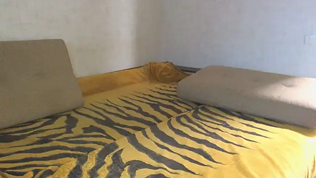 Snapshot of ArianaxSky chatting on 11-16-25, 12:11 ArianaxSky online show from 11-16-25, 12:11