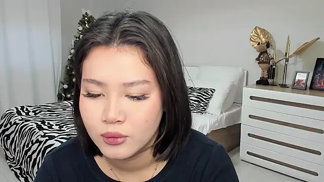 Brunette Charm online show from 01-10-26, 11:01