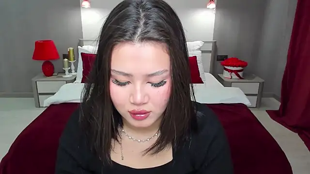 Brunette Charm online show from 04-15-26, 11:06