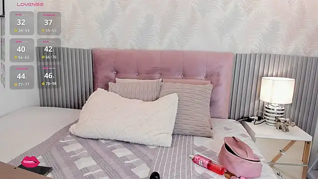 Snapshot of Sisi_fun chatting on 04-30-26, 12:44 Sisi fun online show from 04-30-26, 12:44