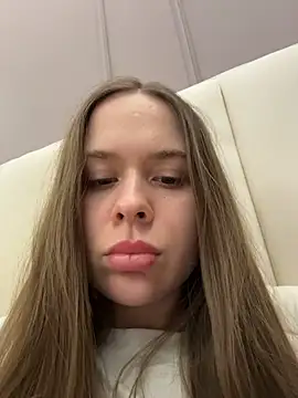 Snapshot of Nicole_Loving chatting on 12-13-25, 09:31 Nicole Loving online show from 12-13-25, 09:31