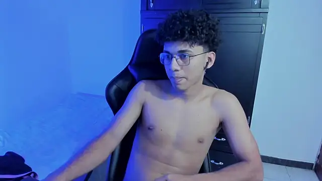 Snapshot of LukeMarshall chatting on 12-14-25, 07:25 LukeMarshall online show from 12-14-25, 07:25