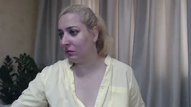 Snapshot of sweetpussy13 chatting on 06-18-26, 05:41 sweetpussy13 online show from 06-18-26, 05:41