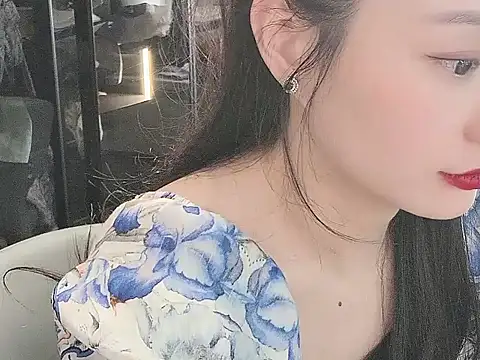 lisachen13 online show from 12-15-25, 07:01