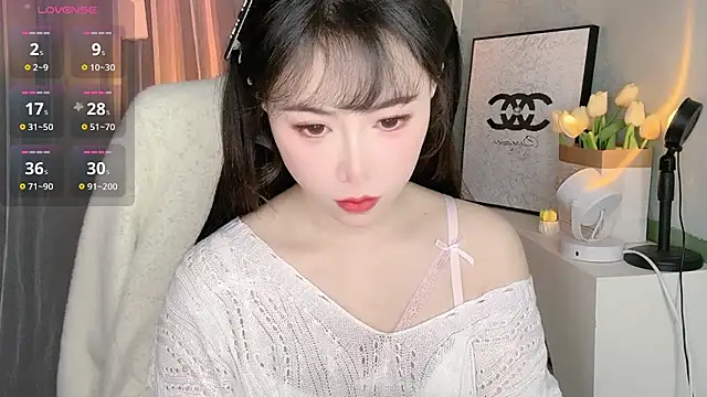 Snapshot of Anna25899 chatting on 12-16-25, 05:23 Anna25899 online show from 12-16-25, 05:23