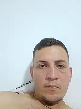 Snapshot of Elmonito18 chatting on 12-22-25, 03:20 Elmonito18 online show from 12-22-25, 03:20