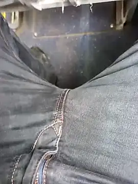 Snapshot of strongtits chatting on 12-16-25, 12:43 strongtits online show from 12-16-25, 12:43