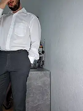 Lovebackground online show from 01-17-25, 11:27