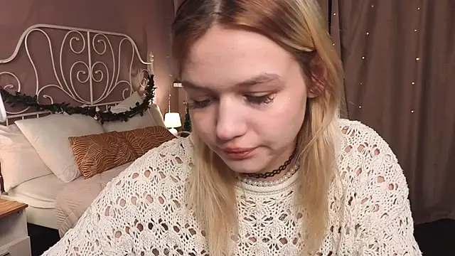 Snapshot of KianaVision chatting on 12-15-25, 05:44 KianaVision online show from 12-15-25, 05:44