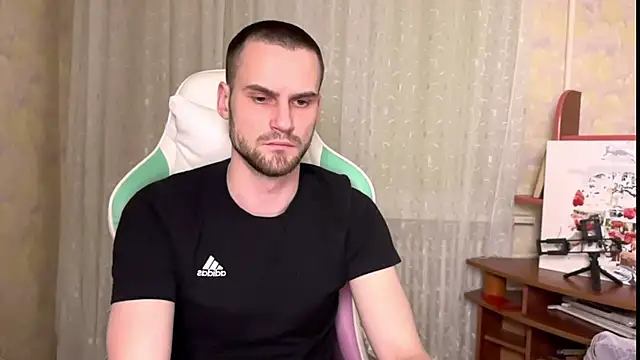 Snapshot of Iveeran chatting on 12-14-25, 06:56 Iveeran online show from 12-14-25, 06:56