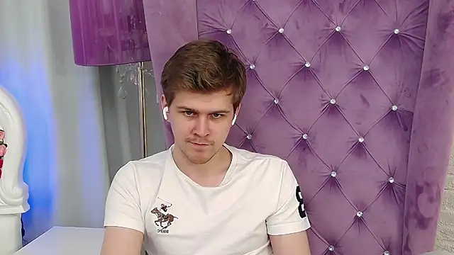 NickJohnas online show from 04-18-26, 07:07