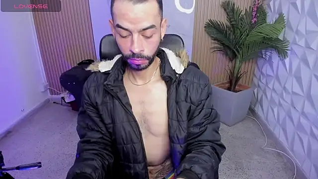 Snapshot of arcangel_harris chatting on 12-18-25, 11:38 arcangel harris online show from 12-18-25, 11:38