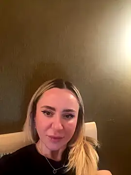 Snapshot of Arina_g chatting on 12-16-25, 09:09 Arina g online show from 12-16-25, 09:09