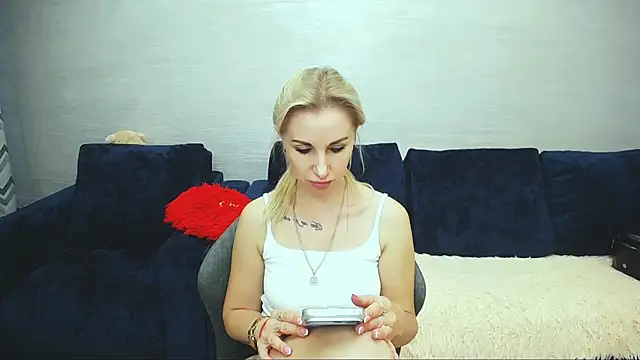 Snapshot of Hanna--Sweet chatting on 07-12-26, 10:06 Hanna--Sweet online show from 07-12-26, 10:06
